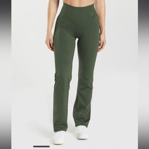 Gymshark Elevate Flared Leggings - Moss Olive